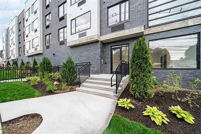 3321 Liberty Ave #207 — Photo 25
