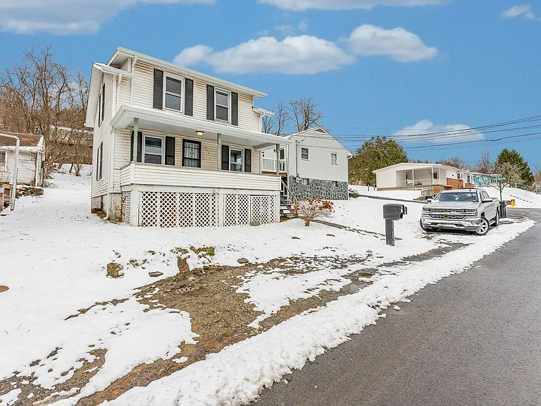 911 Montrose Ave — Photo 22