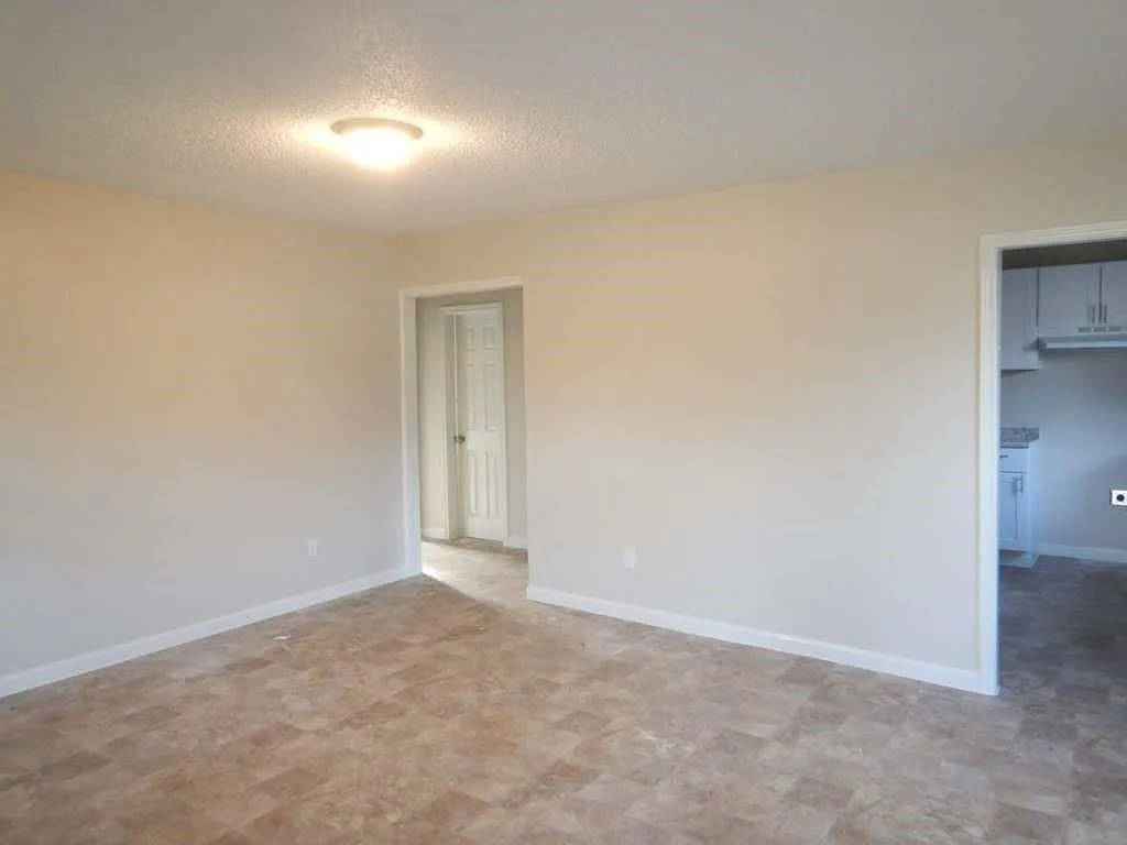 2 bed, 1.0 bath, 720 sqft, $1,324 — Photo 3