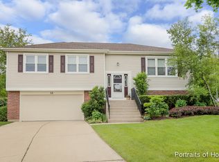12 Newtown Ct W, Buffalo Grove, IL 60089