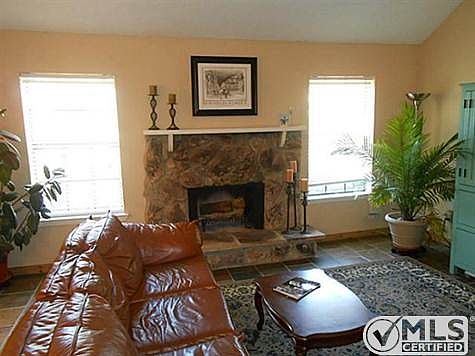 4th image of 2034 Towngate Dr