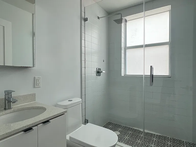 1818 SW 22nd Ave #11 — Photo 10