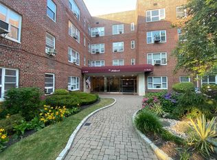 75 S Middle Neck Rd APT 2R, Great Neck, NY 11021