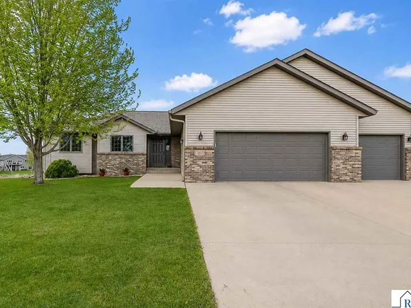 201 Pebble Creek Dr, Mankato, MN 56001