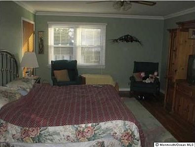 4th image of 42 Dwight Dr