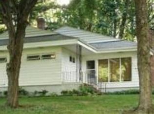 5882 Woodward Dr, Akron, OH 44319