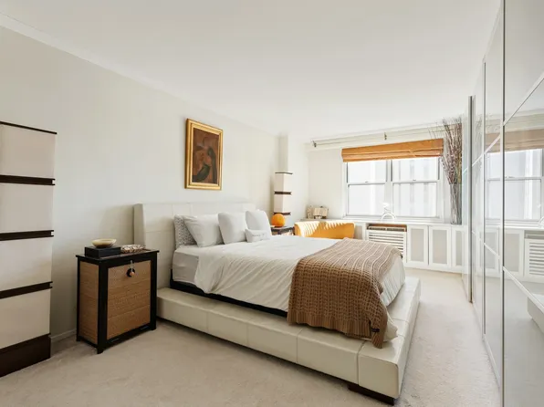 1175 York Avenue image 5 of 12