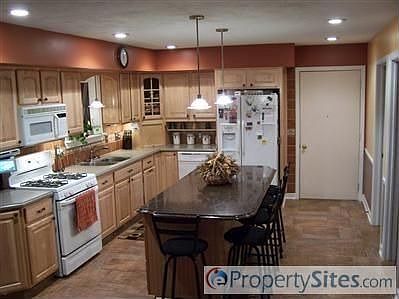 4th image of 4625 Equestrian Valley Dr NE