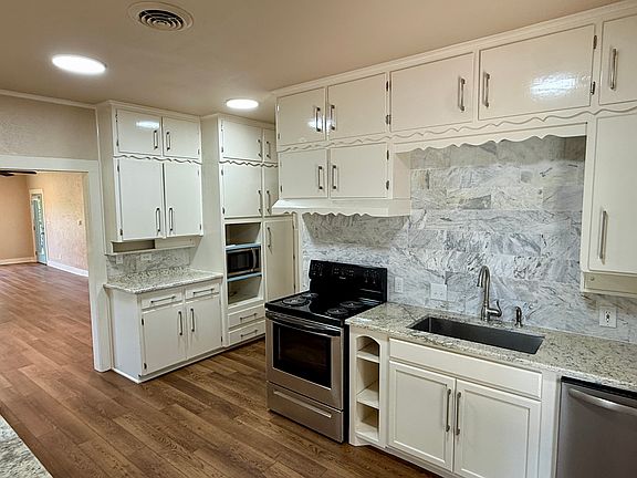 2nd image of 4615 Rockwood Dr