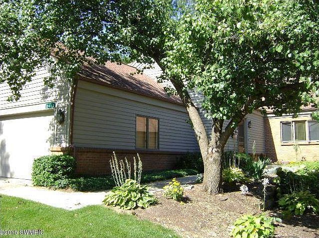 1st image of 2639 Wyndham Dr SE