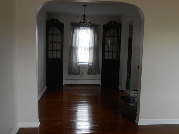 3rd image of 946 S Linda St