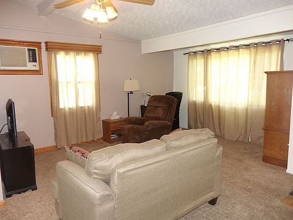 3rd image of 111 Gladstone Dr