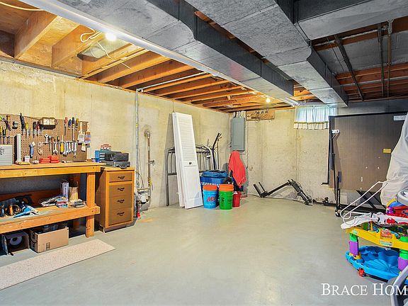 4th image of 4091 Baywood Dr SE