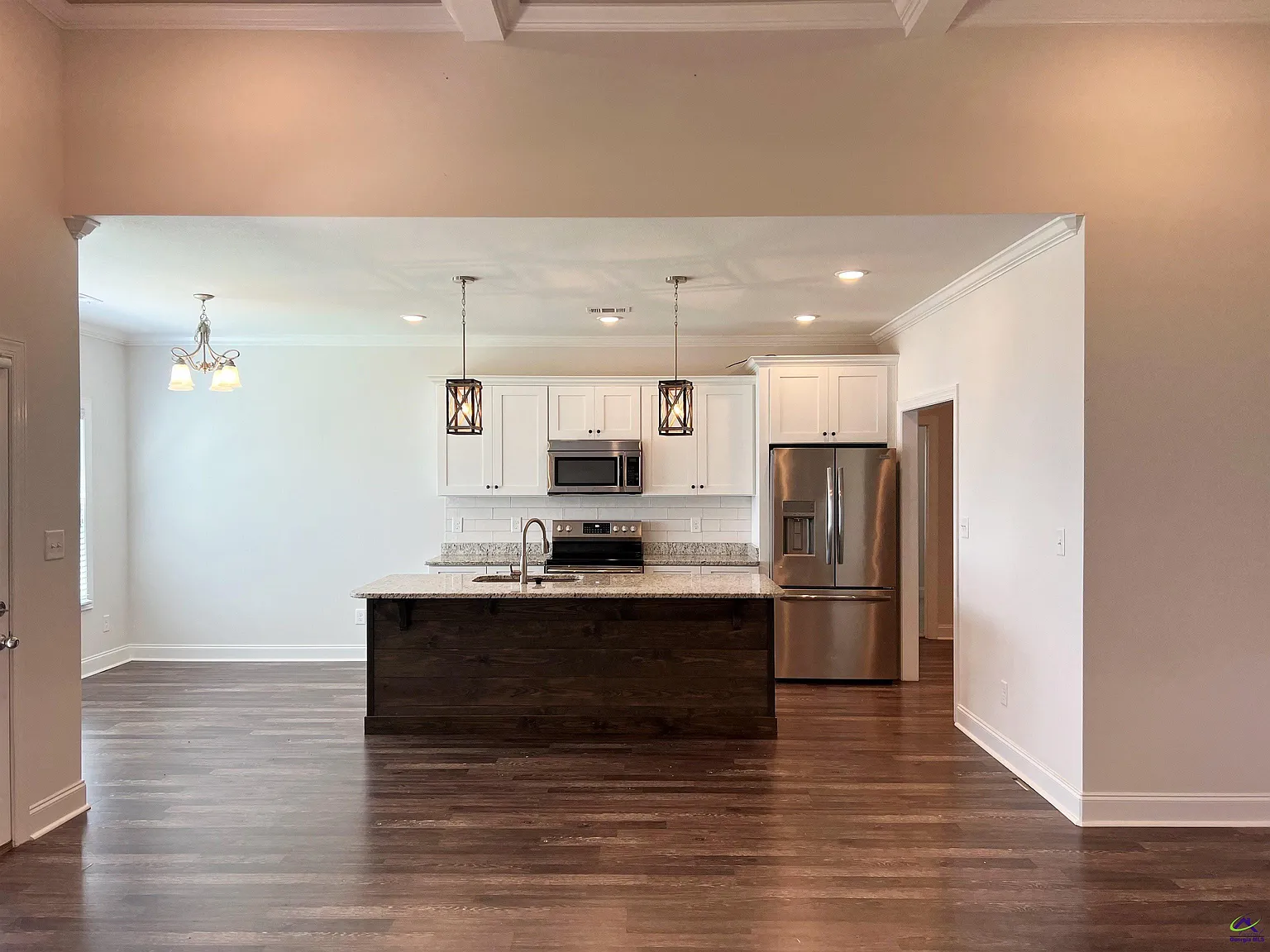 4 bed, 2.0 bath, 1916 sqft, $1,900 — Photo 3
