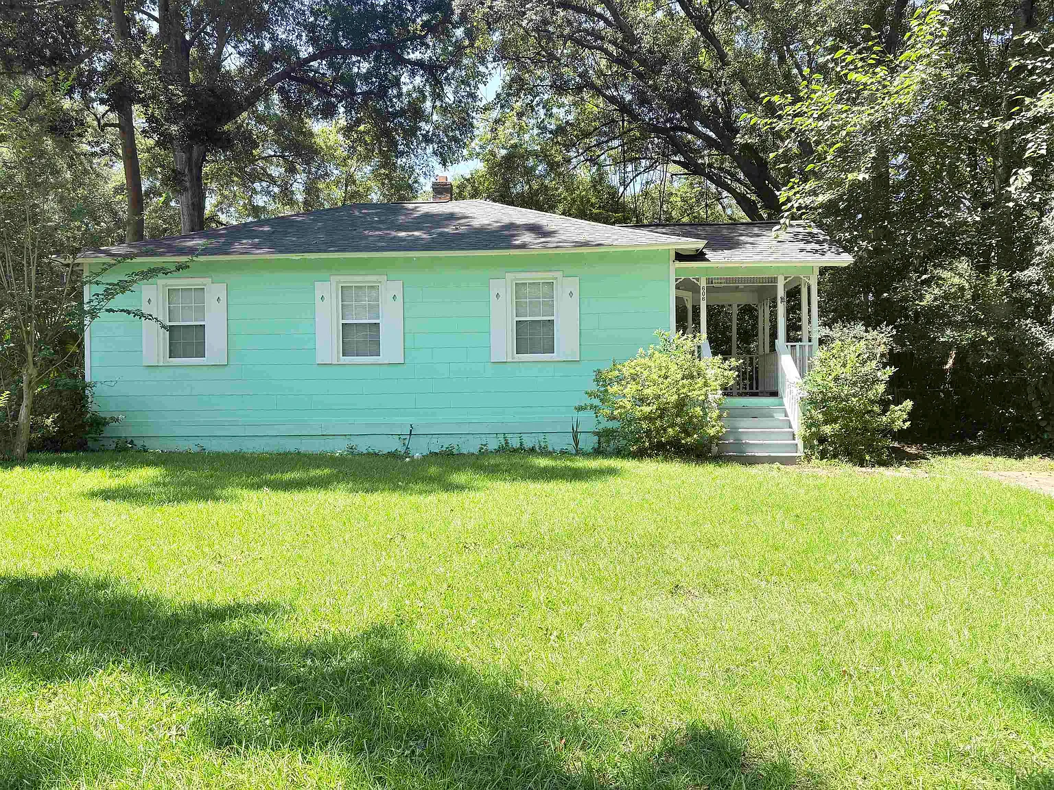 3 bed, 944 sqft, $1,795 — Photo 1