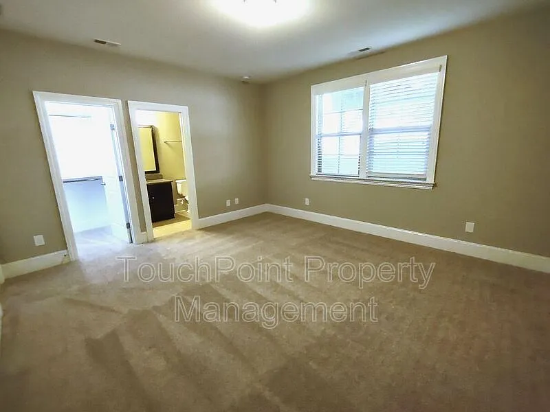 4 bed, 3.5 bath, 3195 sqft, $3,350 — Photo 3