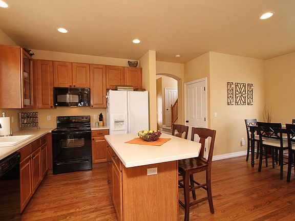 Kitchen: Center Island