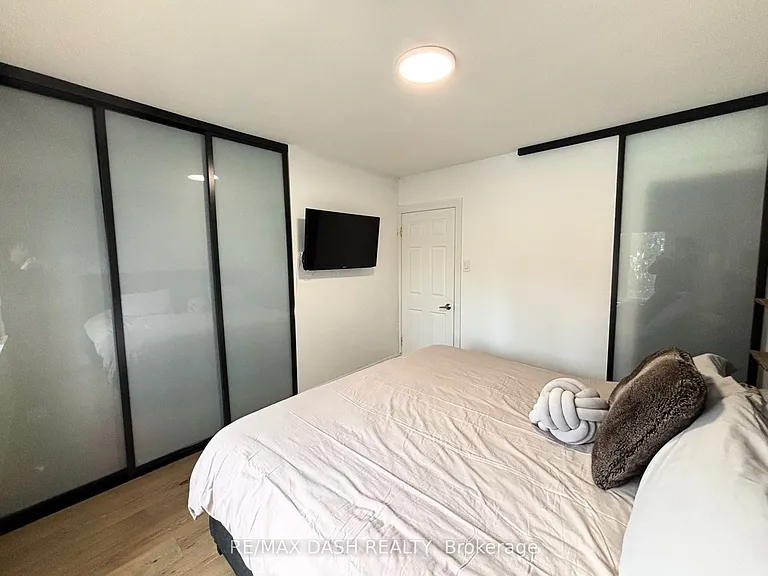 3312 Bathurst St — Photo 11