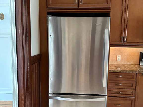 2nd image of 2655 Franklin St APT 3