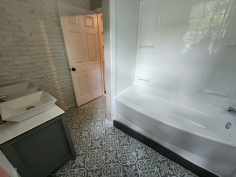 702 Meade Dr — Photo 7