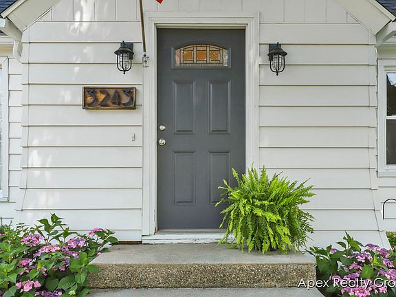 2nd image of 3243 Allen St