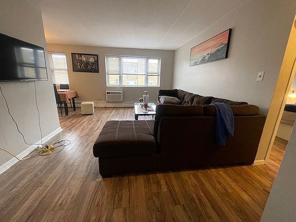 2nd image of 2035 W Granville Ave APT 409