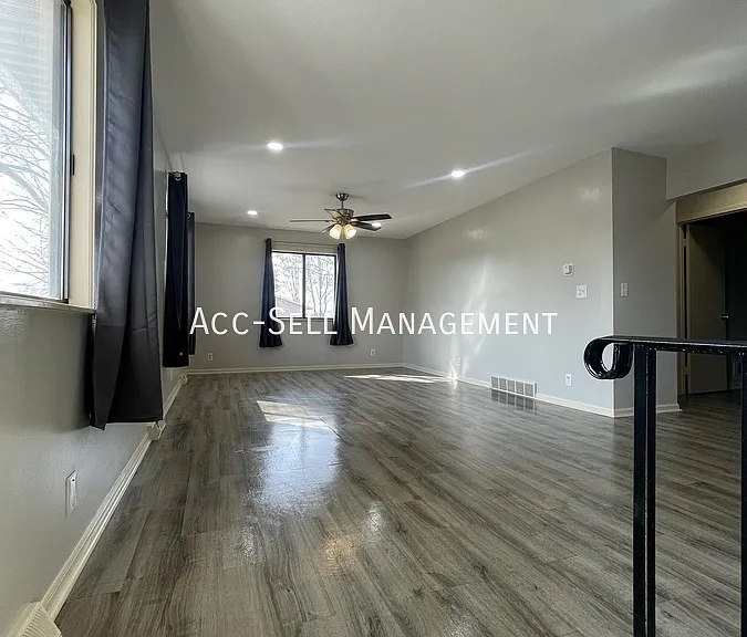 5233 Rich St — Photo 2