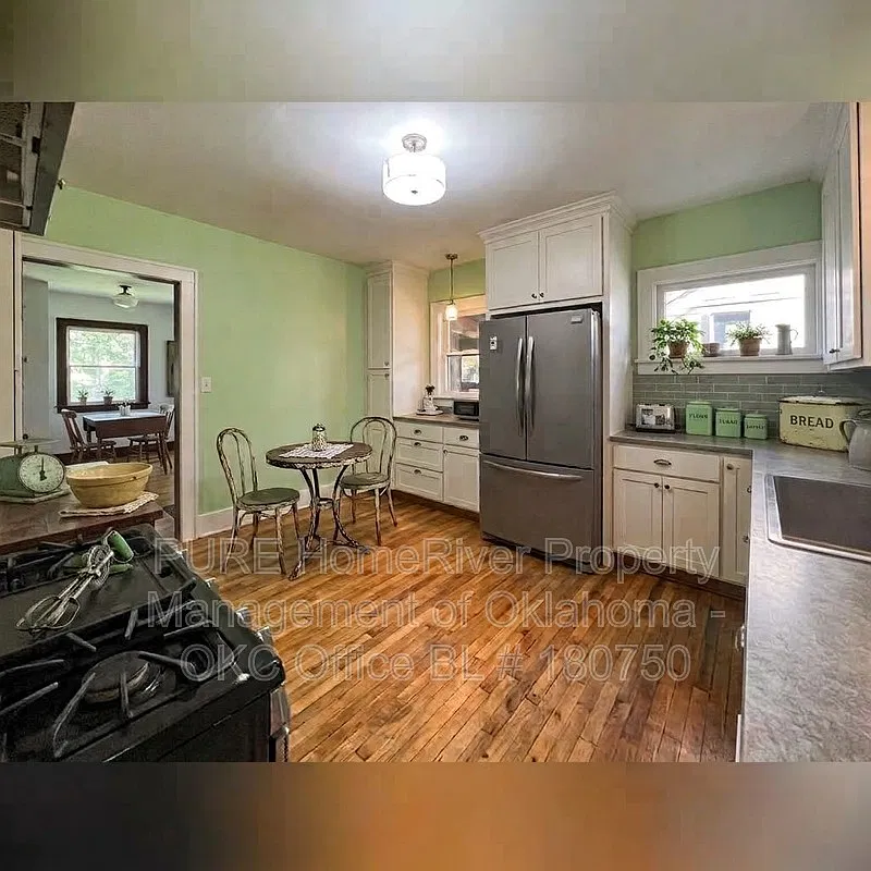 3 bed, 2.0 bath, 1814 sqft, $2,450 — Photo 2