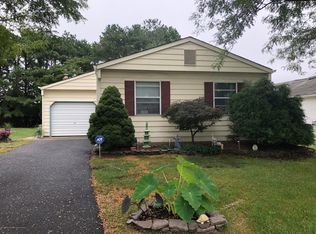 6 Tapola Rd, Toms River, NJ 08757