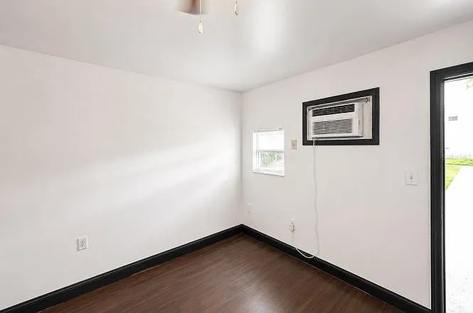 Studio, 176 sqft, $995 — Photo 4