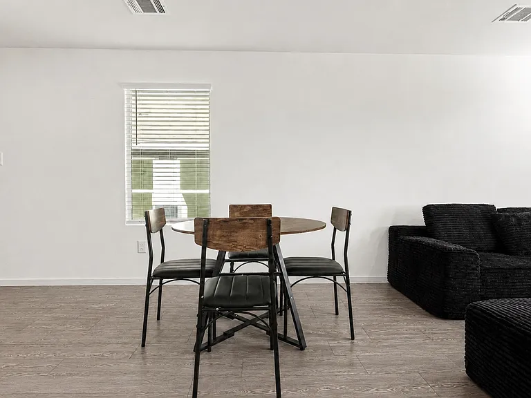 1527 Tiptop Mdw — Photo 7