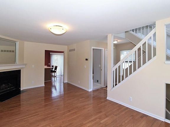 5th image of 222 Willis Ave #1