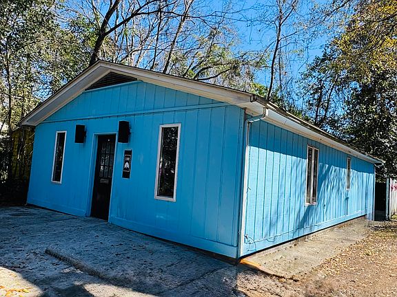 3rd image of 100 Newell St