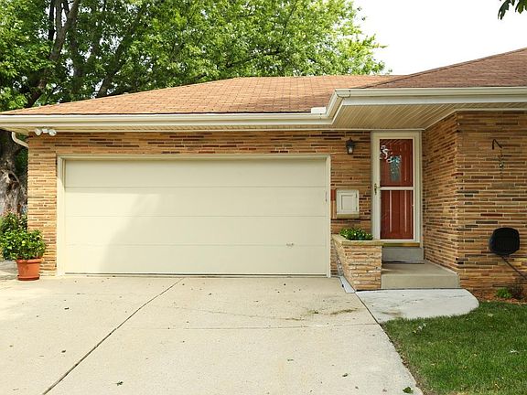 3rd image of 9906 W Fiebrantz Ave