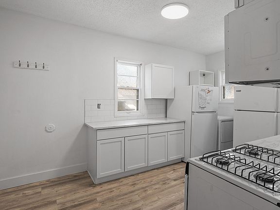 5th image of 228 12th Ave NE #1
