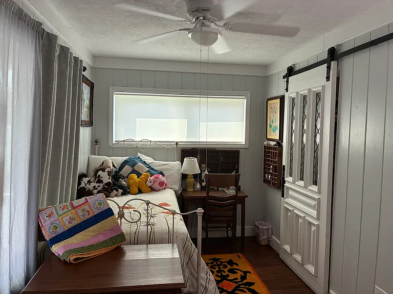 Single bedroom with trundle