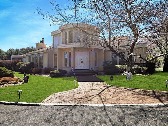 2nd image of 6 Quaker Ln