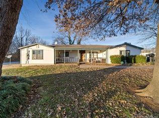 210 E Nelms St, Oologah, OK 74053