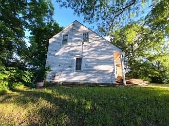 5th image of 18251 Springfield Ave