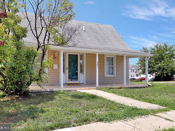 3rd image of 301 S Mont Valla Ave