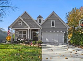 7438 Village Dr, Prairie Village, KS 66208