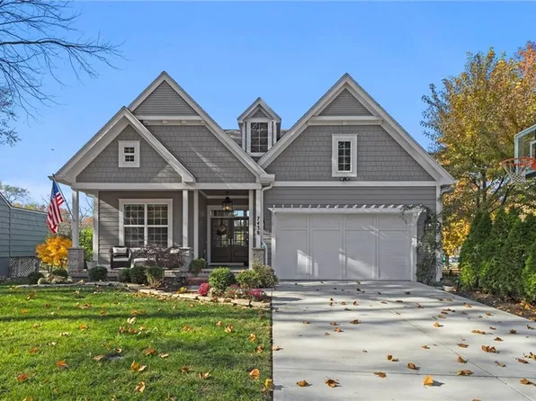 7438 Village Dr, Prairie Village, KS 66208