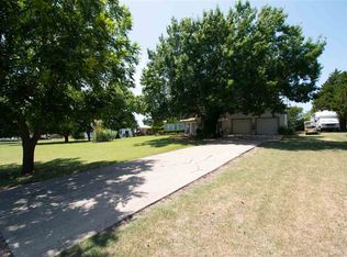 102 S Hillside Rd, Apache, OK 73006