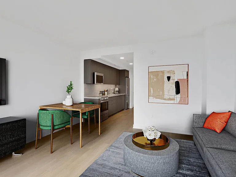 18 6th Ave #914 — Photo 3
