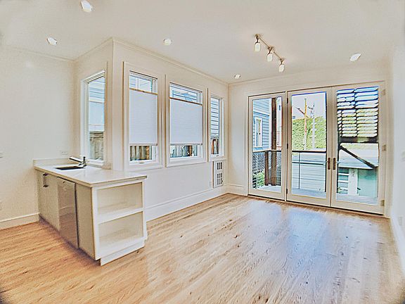 2nd image of 1025 Sanchez St