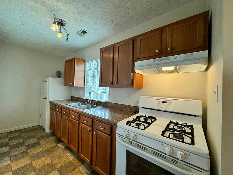 704 Chinn Ave — Photo 7