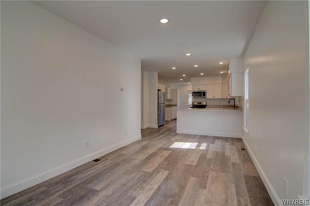 3 bed, 1.0 bath, 1092 sqft, $1,500 — Photo 3
