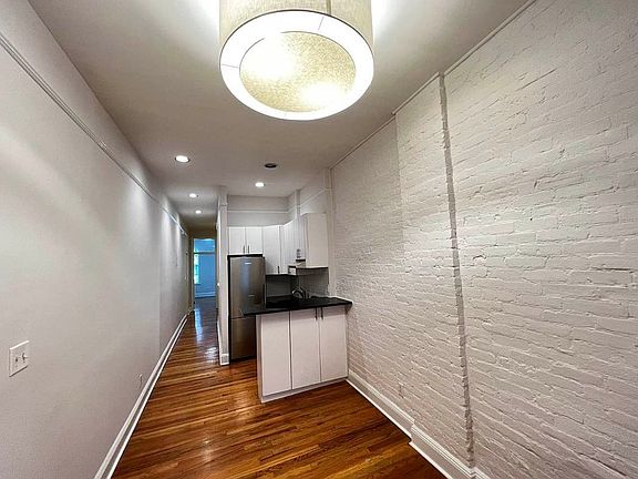 4th image of 644 Amsterdam Ave APT 4A