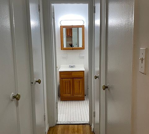 5th image of 27 E 13th St APT 4A