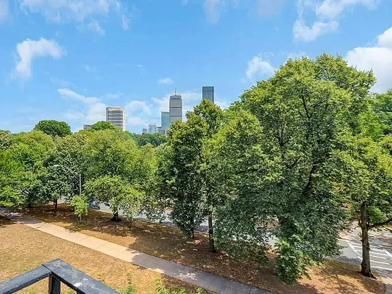 11 Park Dr — Photo 16
